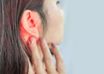 A e dini se çfarë do të thotë të ju skuqen veshët?