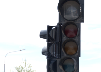 Semaforët në Viti jofunksionalë tash e tri vite, kryetari thotë se do të vendosë rrethrrotullim