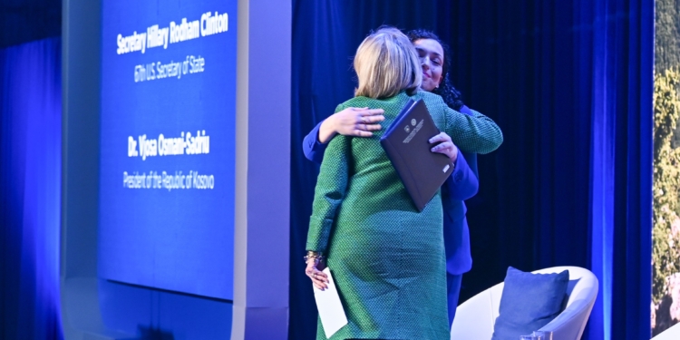 Osmani në bashkëbisedim me Clintonin: ShBA-ja vazhdon ta ndihmojë Kosovën