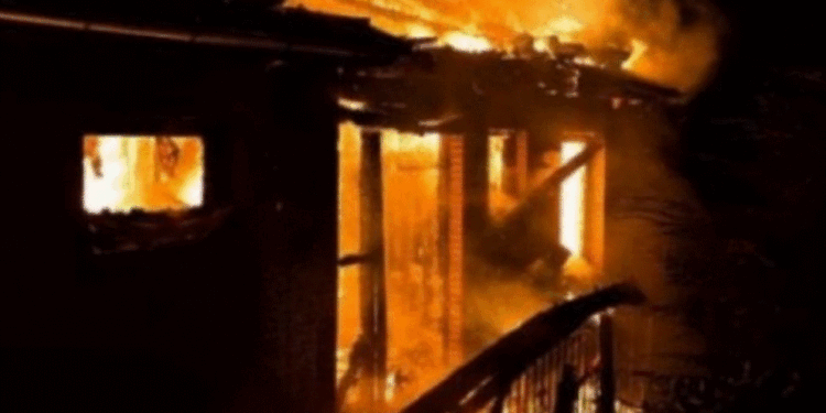 Përfshihet nga zjarri një villë në Podujevë