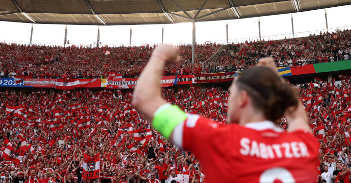 Austria mposht Holandën, e mbyllin si lider i Grupit D