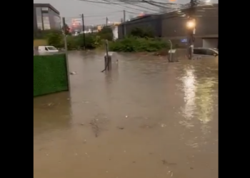 Reshjet shkaktojnë dëme në kryeqytet, qytetarëve u bëhet thirrje të evitojnë daljet