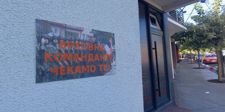 Në katër komunat veriore shfaqen mesazhe dedikuar Vuçiqit