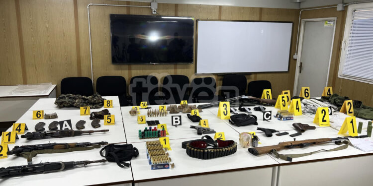 Arsenali i armëve që u konfiskua në veri, Elshani: Armatimi ishte i fshehur nga pjestarë të grupit terrorist të Banjskës