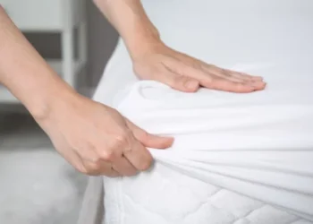 Sa shpesh duhen ndërruar çarçafët në verë