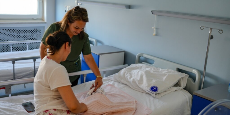 Një mirëseardhje e rehatshme për nënat dhe foshnjat në QKUK