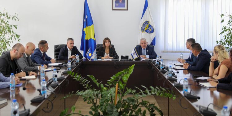 Sveçla dhe Haxhiu vizituan Policinë e Kosovës, ofrojnë mbështetje për hetimin e krimeve të luftës