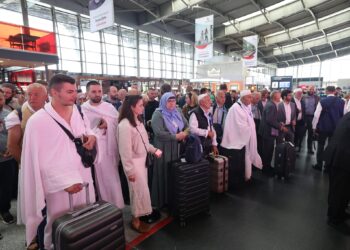 215 besimtarët e parë nga Kosova nisen drejt vendeve të shenjta