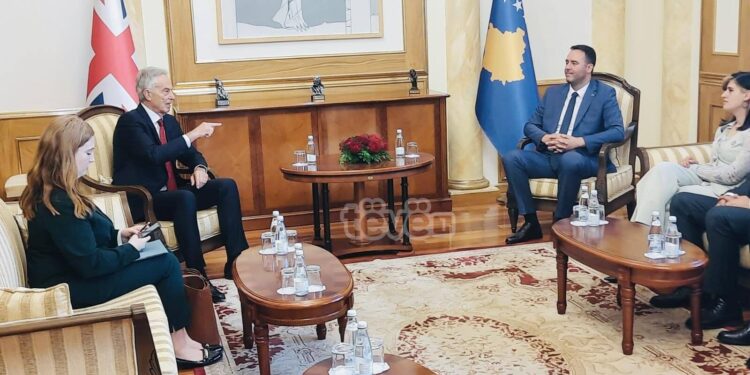 Konjufca pret në takim kryeministrin britanik