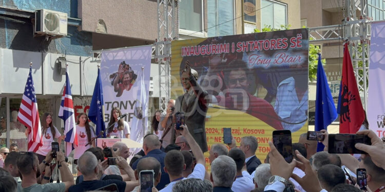 Kritiku i artit për shtatoren e Tony Blair: Nuk i ngjan aspak, s’duket monumentale