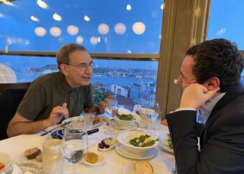 Kurti darkon me Orhan Pamuk: Ishte aq shumë i interesuar për Kosovën, shqiptarët e Ballkanin