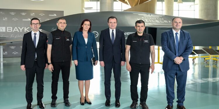 Kurti viziton kompaninë që prodhon dronët e njohur Bayraktar