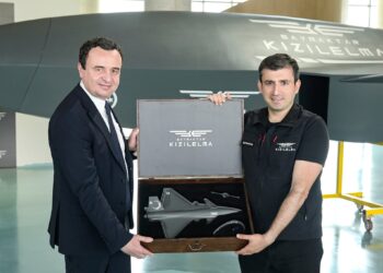 Ibishi tregon funksionet e fluturakes Kizilelma të cilën Kurti e pa nga afër në Turqi