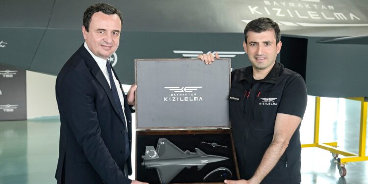 Ibishi tregon funksionet e fluturakes Kizilelma të cilën Kurti e pa nga afër në Turqi