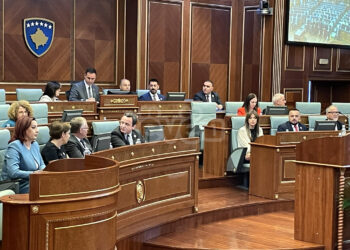 Nis seanca solemne në shënim të 25-vjetorit të Ditës së Çlirimit