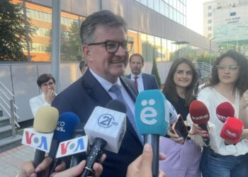 Lajçak tregon çka bisedoi në takim me Bislimin