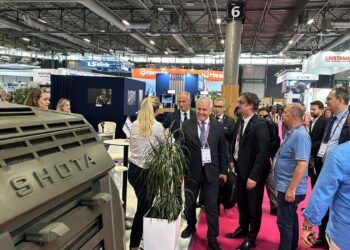 Sveçla merr pjesë në panairin e sigurisë “Eurosatory 2024” në Paris, e sheh nga afër “Shotën”