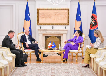 Osmani takon ambasadorin francez, flasin për bashkëpunim në mes institucioneve të Kosovës dhe Francës
