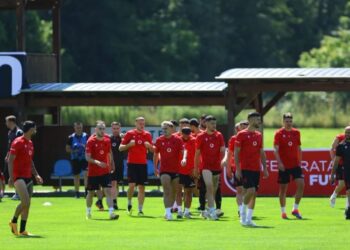 Qindra shqiptarë në stërvitjen e dytë të kuqezinjve në Gjermani