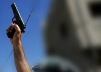 Gjuhet me armë dhe hidhet granatë dore në drejtim të një personi në Lipjan