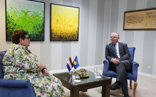 ​Bislimi dhe Lobbezoo diskutojnë përkushtimin e Kosovës në procesin e integrimit evropian