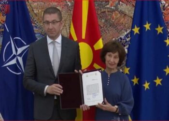 Mickoski mandatohet për kryeministër të Maqedonisë së Veriut