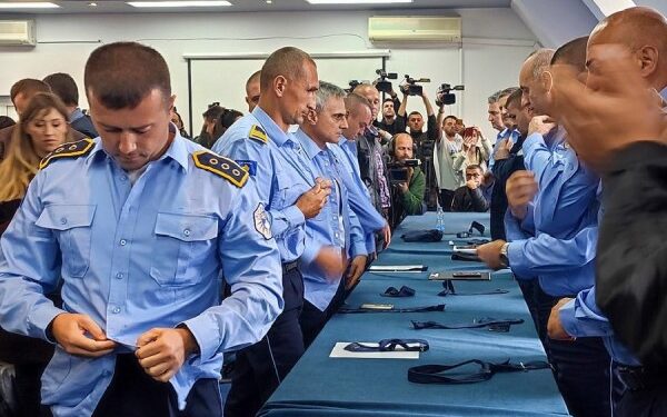 Largimi i serbëve nga institucionet në veri, disa kërkuan të kthehen por ishte vonë