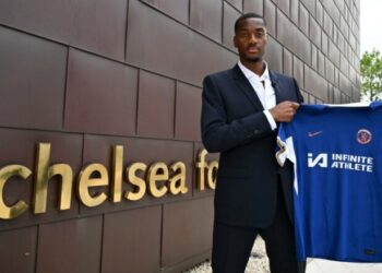 Chelsea nënshkruan me mbrojtësin Adarabioyo