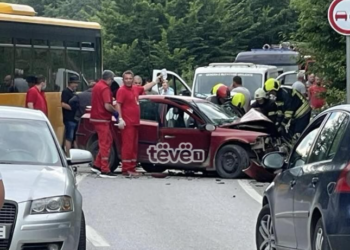 Dyshohet për një të vdekur në një aksident në Keqekollë