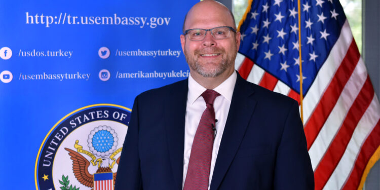 Hovenier uron Kosovën: Ishim me ju që nga fillimi, jemi me ju tash dhe u qëndrojmë përkrah viteve në vijim