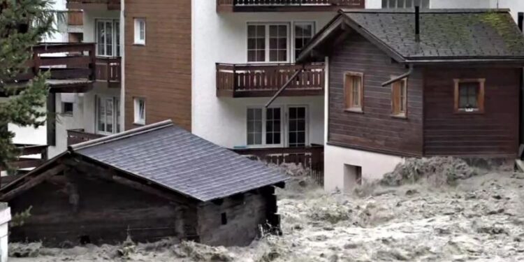 Tre të zhdukur në përmbytjet në Zvicër