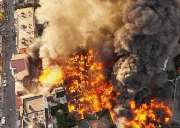 Zjarri në Shkodër – 5 banesa të djegura dhe 25 njësi tregtare