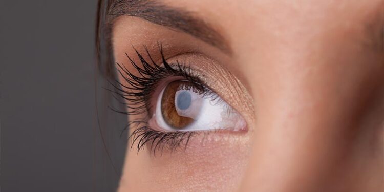 Si ndikon ngjyra e syve në aftësinë tuaj për të lexuar?