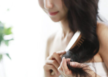 Pesë përbërës ushqimorë që ndikojnë në rritjen e flokëve