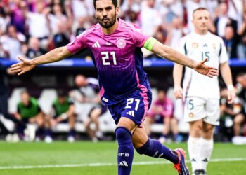 Gjermania fiton dhe avancon tutje