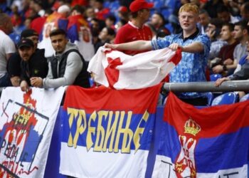 Thirrjet shoviniste të tifozëve serbë konsiderohen dëshmi e politikës serbo-madhe të Vuçiqit