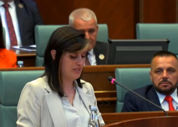 Bogujveci shpërthen në lot: Para 25 vitesh isha gjysmë e gjallë, sot jam krenare që mund t’i shërbej vendit