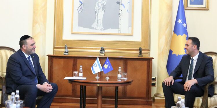 Konjufca takohet me ministrin e Brendshëm izraelit, flasin për çështjet e sigurisë