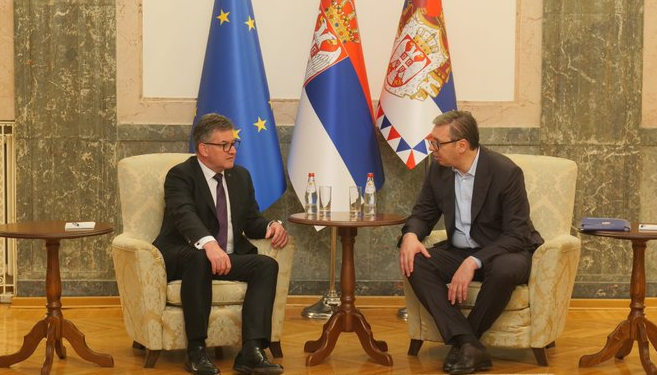 Lajçak takon Vuçiqin, diskutojnë për dialogun Kosovë-Serbi