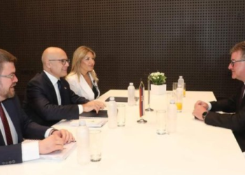 Lajçak takon kryeministrin serb, diskutojnë për dialogun Kosovë-Serbi