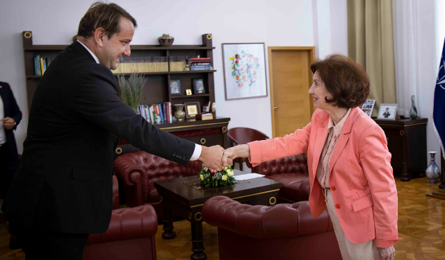 Ambasadori Qehaja takon presidenten e Maqedonisë Veriore