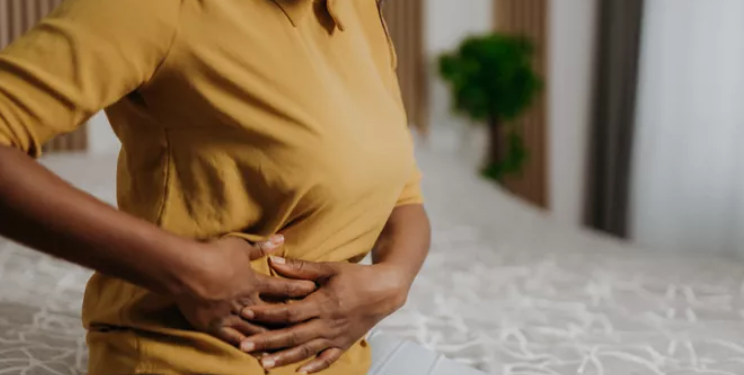 Si ndihet dhimbja e mëlçisë?