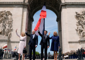 Macron mirëpret Bidenin në Paris, Ukraina në krye të agjendës