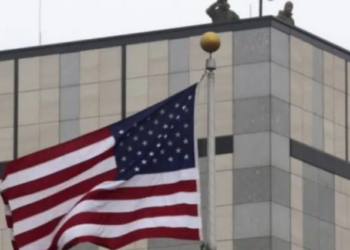 Ambasada amerikane: Normalizimi i marrëdhënieve, rruga e vetme për Kosovën dhe Serbinë drejt BE-së