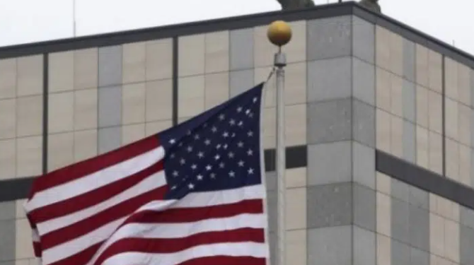 Ambasada amerikane: Normalizimi i marrëdhënieve, rruga e vetme për Kosovën dhe Serbinë drejt BE-së