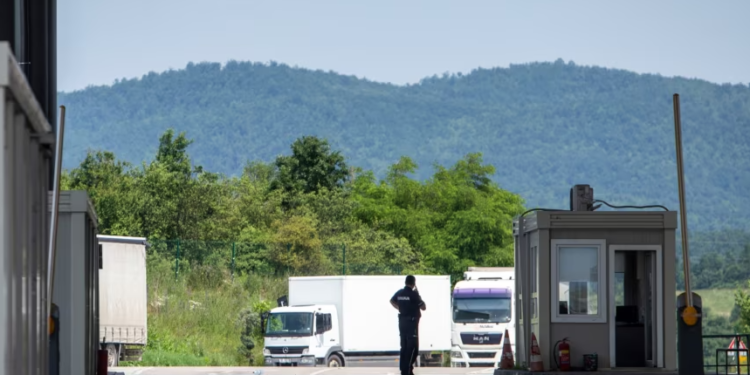 Kosova sot ia dorëzon Serbisë mbetjet e tre trupave të vrarë gjatë luftës