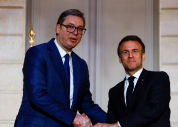 Vuçiq i kërkon Macronit ta mbajë Kosovën lart në agjendën e BE-së