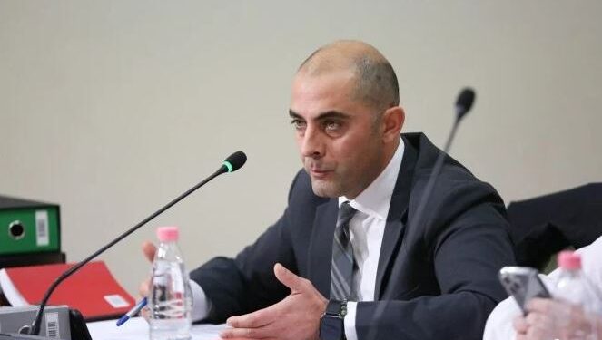 Del nga koma pas 15 ditësh avokati i Sali Berishës