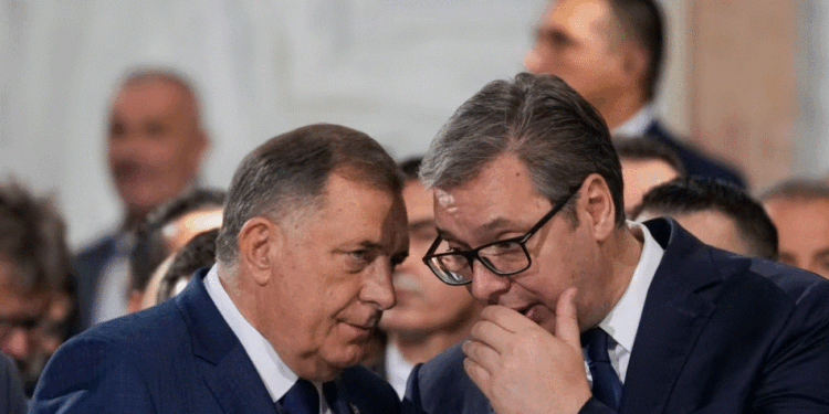 Vuçiq iu përgjigjet kritikave për “kuvendin gjithëserb” duke e akuzuar Ambasadën amerikane