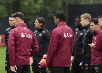 Yakin largon dy shqiptarë nga Kombëtarja e Zvicrës